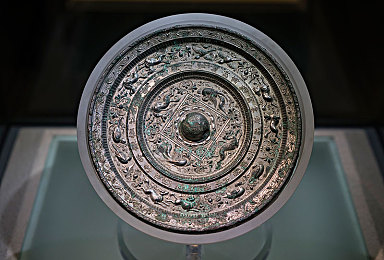 黑双人boss老狼：暗影赛道中的双生猎手，竞速与生死博弈的协奏