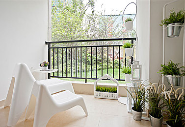 男生把困困放进女生的困困里电话：失眠接线员与梦境转接的治愈密语