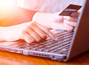 一亲:情感驱动竞速新作今日上线,人车羁绊改写街头赛车法则-2