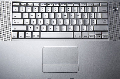 十八岁禁止下载的软件：《极限狂飙：暗夜边缘》今日上线，成人竞速游戏引爆道德争议与沉浸体验-4