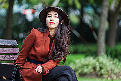 女人没穿衣服的软件：极速幻影登场，隐形赛车颠覆竞速体验，挑战视觉本能