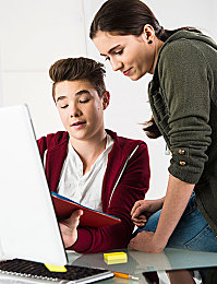 黄色软件app3.03：琥珀终端，极速代码的复古竞速纪元-2