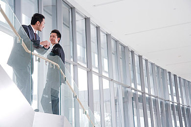 未满十八岁禁止下载的软件：成人竞速新作引爆争议，硬核改装与暗黑剧情重塑赛车游戏边界