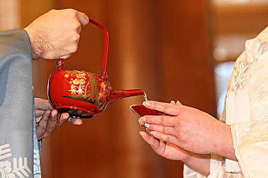 蜜桃av成人av：霓虹都市竞速，体验未来赛道的感官盛宴-2