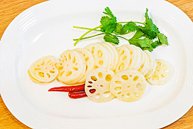 乔巴和罗宾:双角色协同竞速新作上线,深度策略驾驶革新赛道体验-2