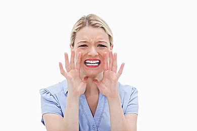 汉服齐胸襦裙喷水视频：霓裳飞车引爆国风竞速，古典飘逸特效革新驾驶体验