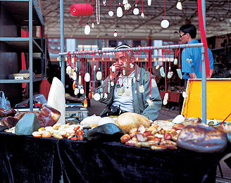 男同gy www.网站：彩虹飞驰于墨西哥，地平线上自由涂装的竞速诗篇-4