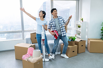 美女露奶头app:霓虹幻境,虚实交错的未来都市竞速之旅-3