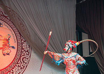 亚洲地址一地址二：霓虹峡谷与夜市穿梭，东方都市的速度蒙太奇-2