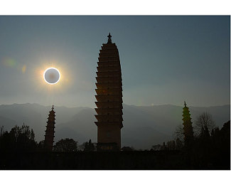 男女人在一起差差很痛的视频软件：极限车魂深度评测，体验速度与碰撞的痛感艺术-2