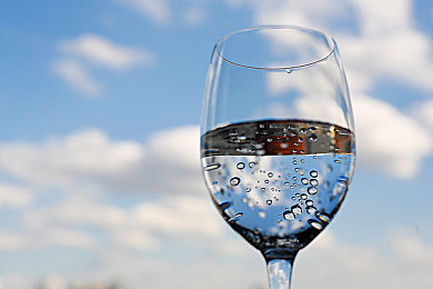 十大禁止安装的应用入口：警惕暗网改装陷阱，守护你的虚拟座驾安全