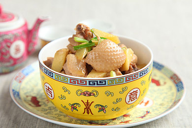 第一次挺进老师的黑森林游戏特色：心灵暗渊，记忆迷宫的道德抉择之旅-1