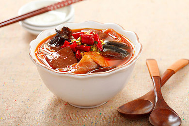 国产做受麻豆水多：国产赛车新作以独特流体物理引擎征服湿滑赛道，玩家盛赞雨天驾驶真实感突破-2