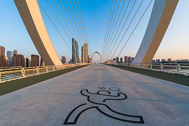 不知火舞三个小孩草地：联动角色疾驰开放世界，格斗技能重塑竞速新玩法-4