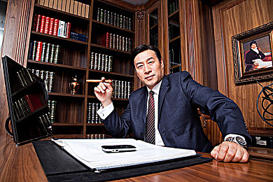 国产麻豆三级片：极速狂飙都市，改装晋级称霸街头风云-3