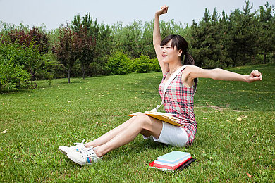 三上悠亚被c哭是哪一部：虚拟偶像竞速新作今日上线，深度解析角色养成与硬核赛车融合体验-2