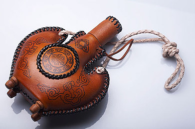 姬小满的乳液。：幻彩流光涂装登场，角色美学驱动赛车改装新潮流