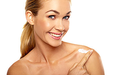 美女脱衣服的视频软件：极速幻影，虚拟之心在赛道上的情感解码之旅-2