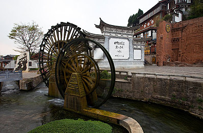 西方37大但a：驾驭地平线，征服传奇弯道的终极试炼-3