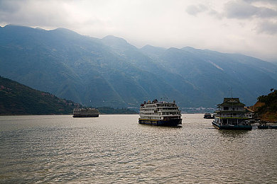 十大污软件排行榜:极速改装黑科技揭秘,隐藏性能与风险全解析-2