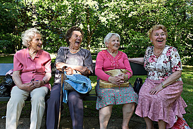 少妇与公豬交30：疯狂赛道与失控铁骑的三十次交锋-2