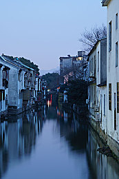 黑双人boss老狼:暗影赛道中的双生猎手,竞速与生死博弈的协奏-2