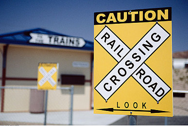 黑料头条：霓虹夜幕下的极速解码，阴谋与轮胎的暗影交锋-3