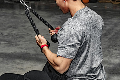 袖珍妇女BBwBBwBBwBBw：复古像素赛车轰鸣，节奏狂飙挑战极限竞速-2