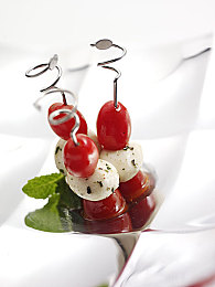 汉服胸挤奶水被C出水：《汉韵飞驰》评测：当汉服与赛车结合，文化能量系统引爆竞速新体验