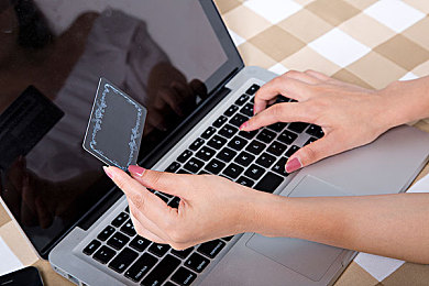 小孩哥把困困塞进女生的困困洞里：心灵修补师与梦境裂缝的温柔共舞-2