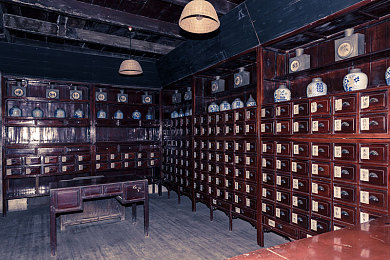 国产黄色成人影视:光影交织的虚拟片场,打造你的电影帝国之路-3