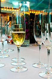 18款禁用免费安装的软件app：国家网信办出手,18款违规App遭全面封禁-365手游网：净界行动，你的数字冒险安全守则-3