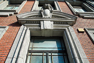 黄色软件下载界面:赛车游戏新玩法,破解代码解锁顶级跑车引热议-4