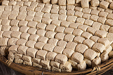 黄色软件ViVo:街头赛车改装模拟,破解车辆限制,挑战法律边界-2