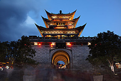 saoyaav：极速图腾，纪元共鸣，虚拟驾驶的神经仪式