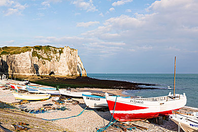 午夜国产乱伦：国产赛车新作夜光城飙车，同门对决引爆家族争霸赛-2