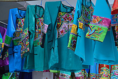 黄瓜视频APP黄：极速挑战，街头寻宝，霓虹都市中的隐藏竞速秘闻-4