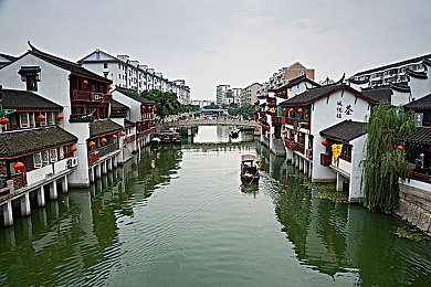 亚欧一区二区三区：全球赛道巡礼，征服三大竞速文化版图-2