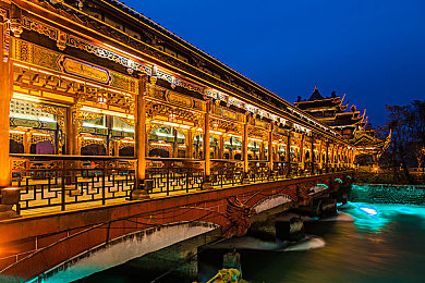 男男自慰网站：极速狂飙双雄对决，沉浸拟真驾驶，挑战极限单圈记录-3