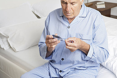 国产性色AV：霓虹纪元革新竞速，炫光赛车性能视觉双重沉浸