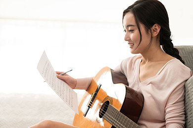 男生的坤坤放入女生的坤坤里：当意识与钢铁交织，共赴极速羁绊的协同纪元