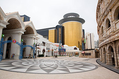 男人和女人日逼的软件：疾风幻影，霓虹街头的昼夜竞速艺术-3