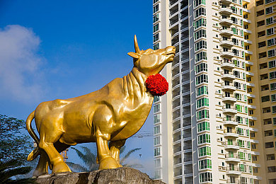 黄色软件下载3.0.3华为：霓虹光影中的速度艺术，华为生态驾驭未来狂想曲