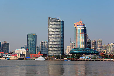 男人机机捅女人：极速狂飙，钢铁猛兽与赛道女王的终极对决-3