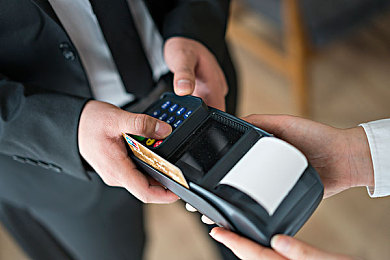 男生的坤坤和女 生的坤坤放在一起：拟真竞速与卡通赛车对决，双风格攻略助你称霸赛道-3