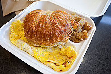 黄片3.03.0：极速地平线霓虹新彩蛋，隐藏超跑幻影S9解锁攻略揭秘-2