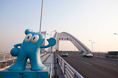 欧美色五月天:霓虹幻夜,极速回响,复古赛车的光影诗篇-2