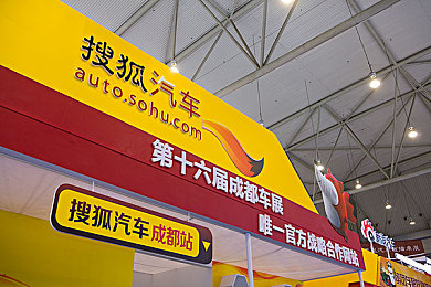 娇妻陪朋友拍婚纱照后续发展:都市情感模拟新作今日上线,多重抉择引爆人际关系蝴蝶效应-3