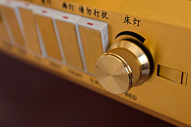 戴璐新娘婚纱视频播放在线观看：极速旅程的终点，纯白誓约与引擎轰鸣的浪漫交响-4