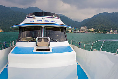 亚洲人毛茸茸青少年：霓虹兽征，街头画布，竞速宣言与未定义青春-2